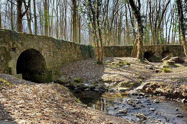 LE PONT DES TEMPLIERS A LONGJUMEAU
