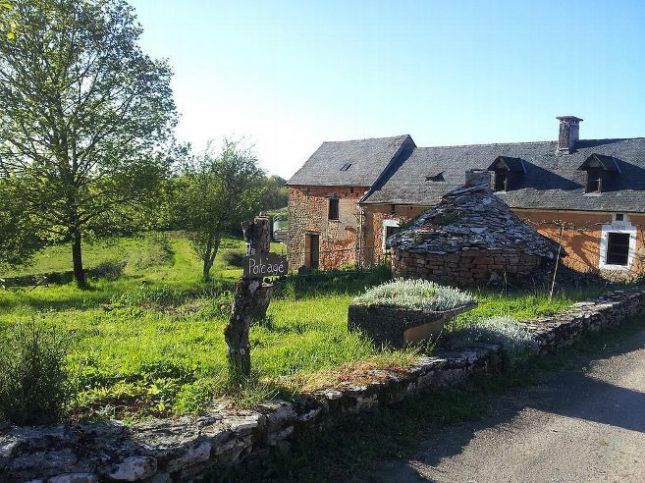 LE HAMEAU DES AGES ( CORREZE )